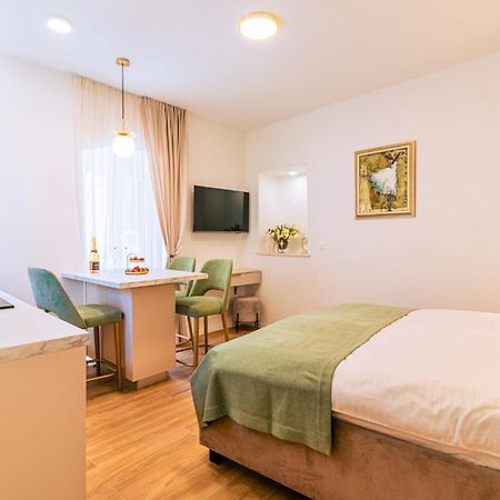Luxury 2 Bedroom-2 Bathroom Apartment & Studio App With Rooftop Terrace Спліт Екстер'єр фото