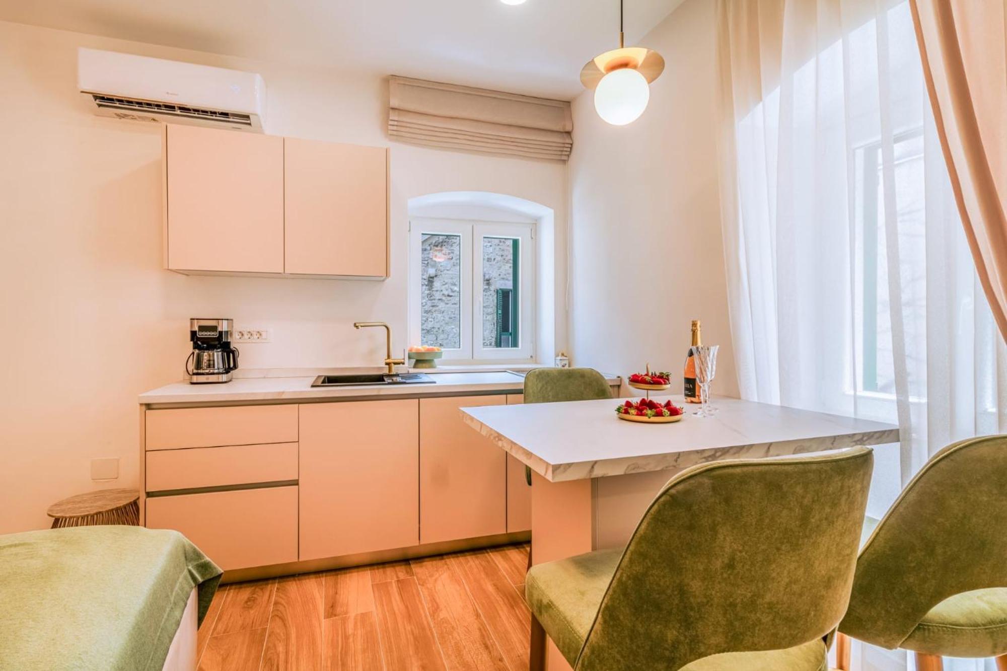 Luxury 2 Bedroom-2 Bathroom Apartment & Studio App With Rooftop Terrace Спліт Екстер'єр фото