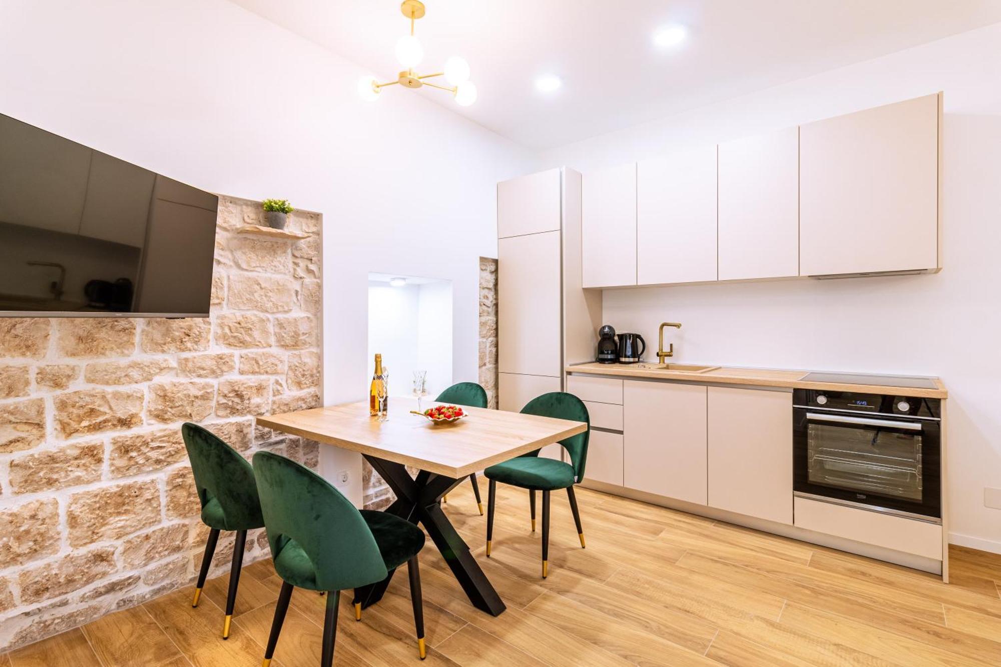 Luxury 2 Bedroom-2 Bathroom Apartment & Studio App With Rooftop Terrace Спліт Екстер'єр фото