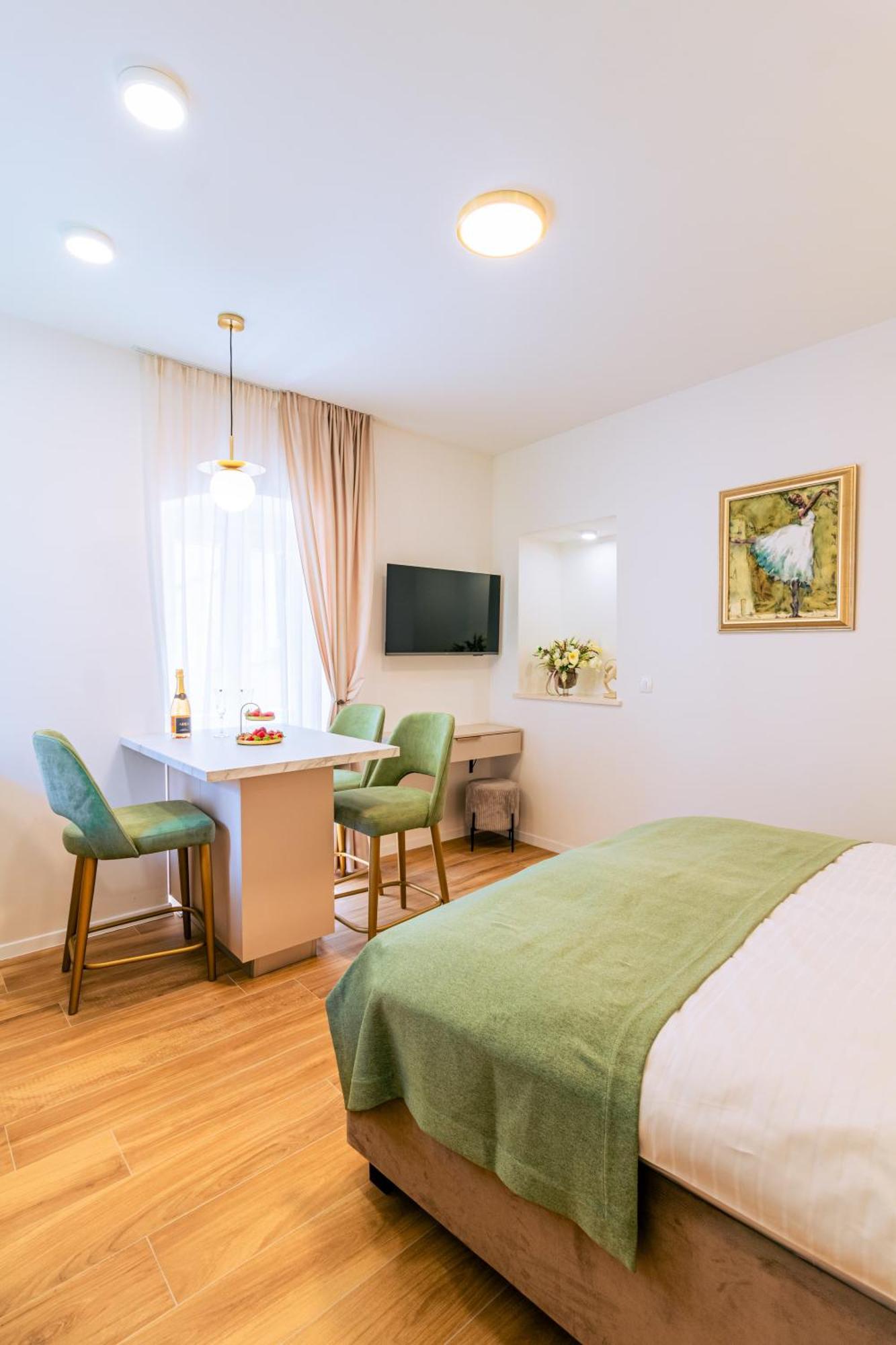Luxury 2 Bedroom-2 Bathroom Apartment & Studio App With Rooftop Terrace Спліт Екстер'єр фото